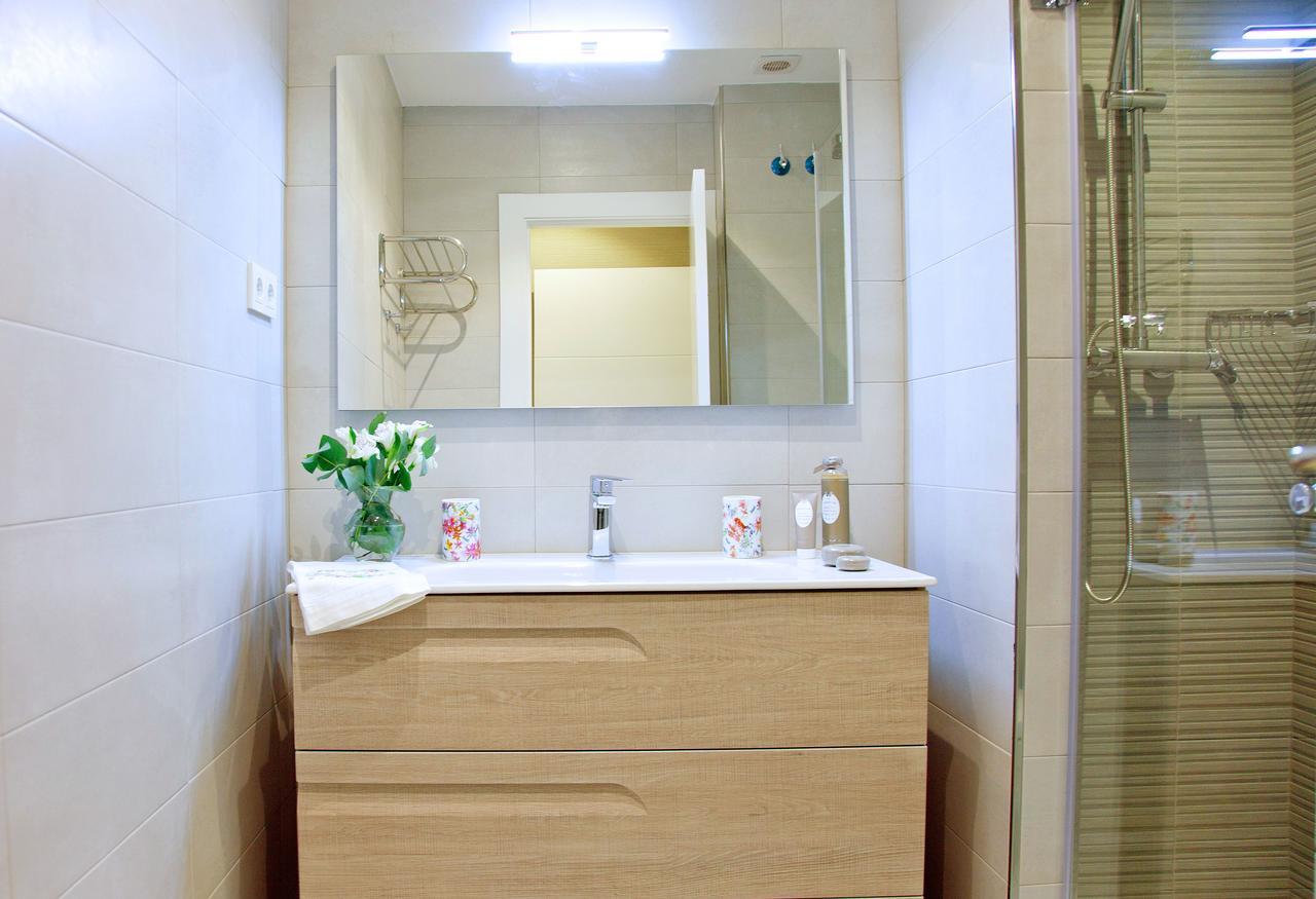 Feelathome Madrid Suites Apartments Ngoại thất bức ảnh